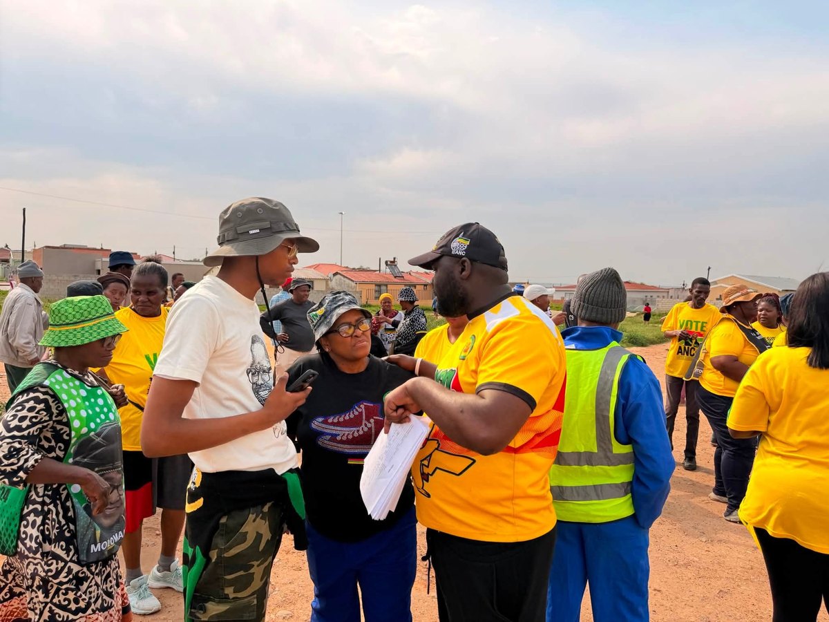 Ward 26 volunteers at work in Soweto-on-Sea